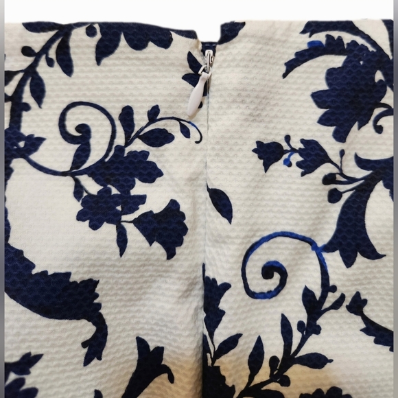 RICKI'S Navy/White Floral US 8 Mini Slit Skirt, Business-Casual, Zipper Closure - Picture 4 of 7